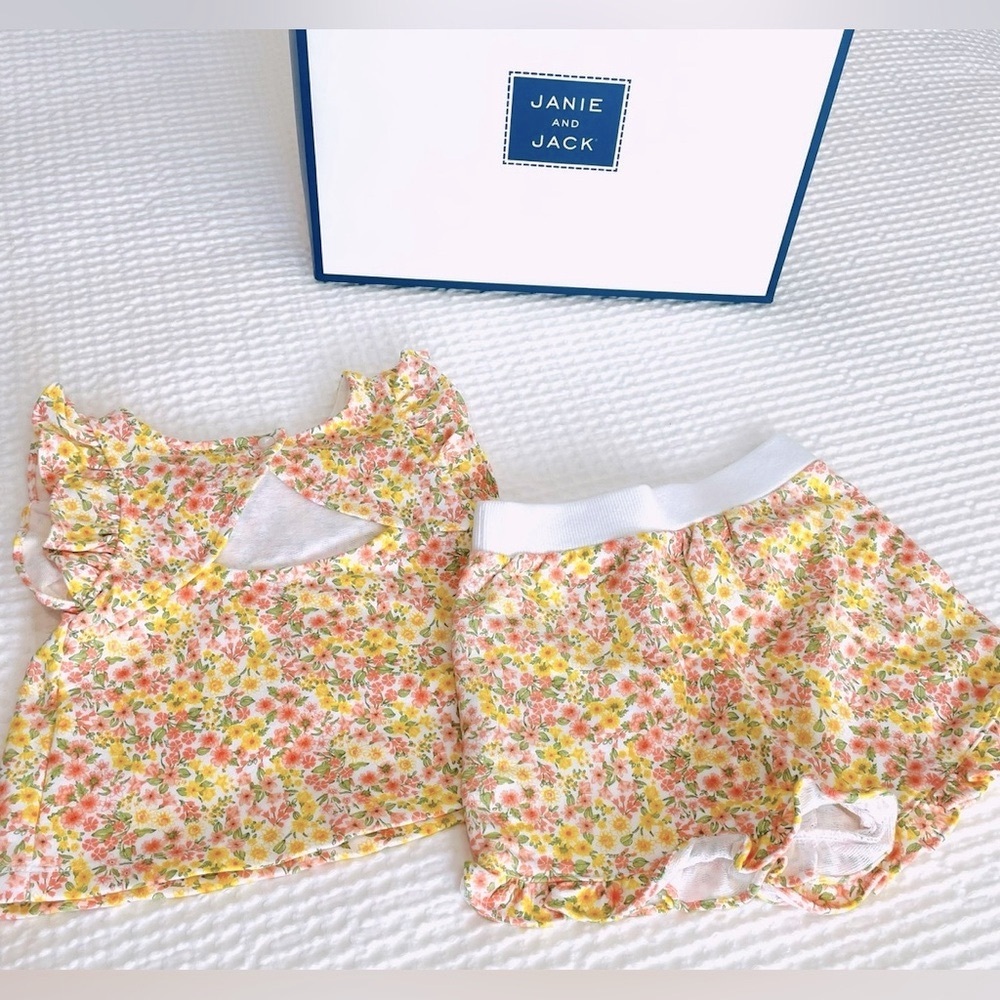 🌻Sale🌻 Janie and Jack Floral Baby Outfit - Picture 7 of 7